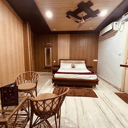 The For You Hotel & Restaurant Rishīkesh Εξωτερικό φωτογραφία