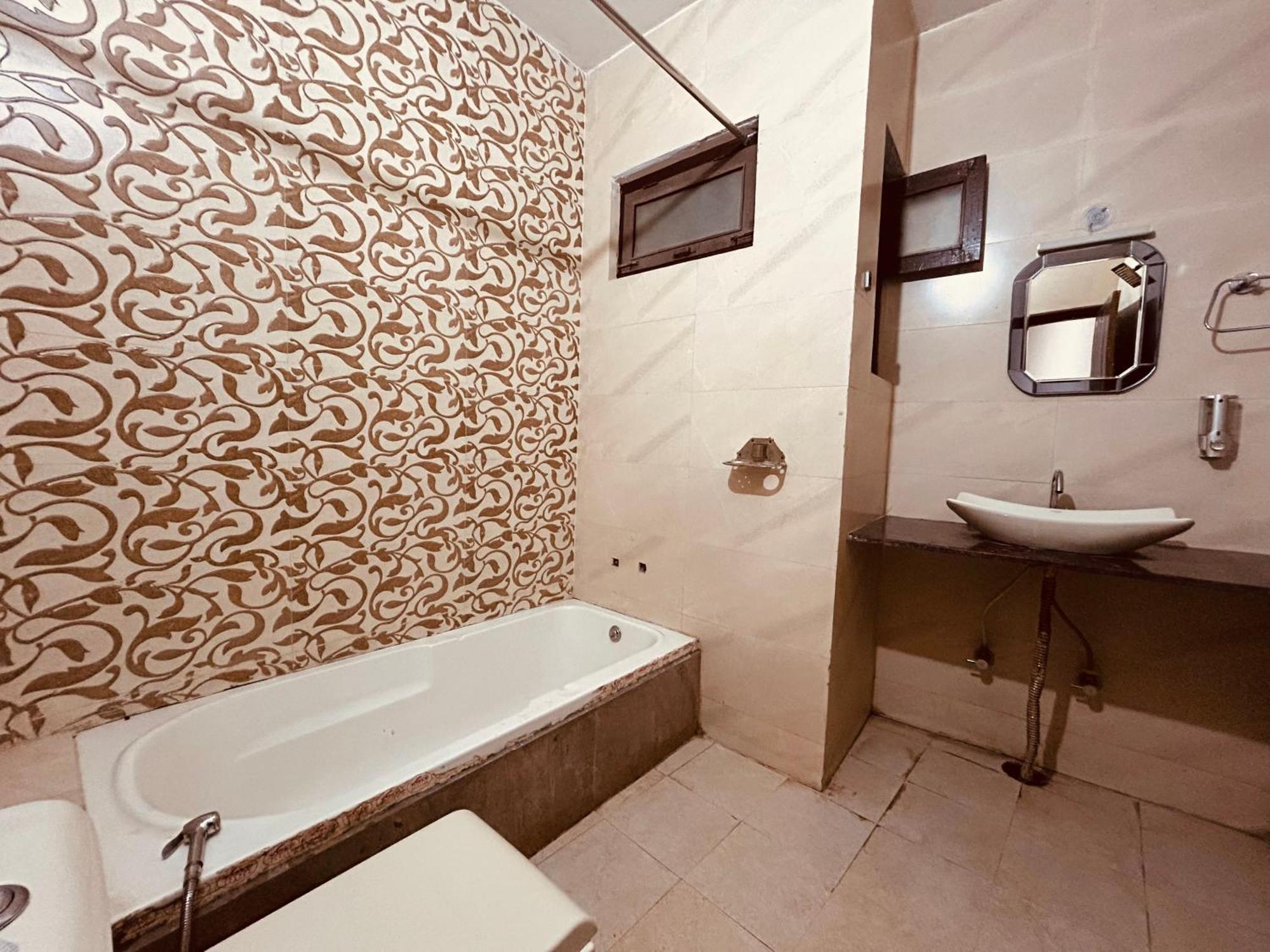 The For You Hotel & Restaurant Rishīkesh Εξωτερικό φωτογραφία