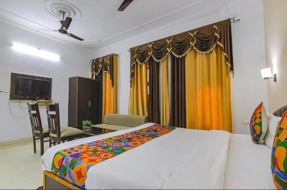 The For You Hotel & Restaurant Rishīkesh Εξωτερικό φωτογραφία