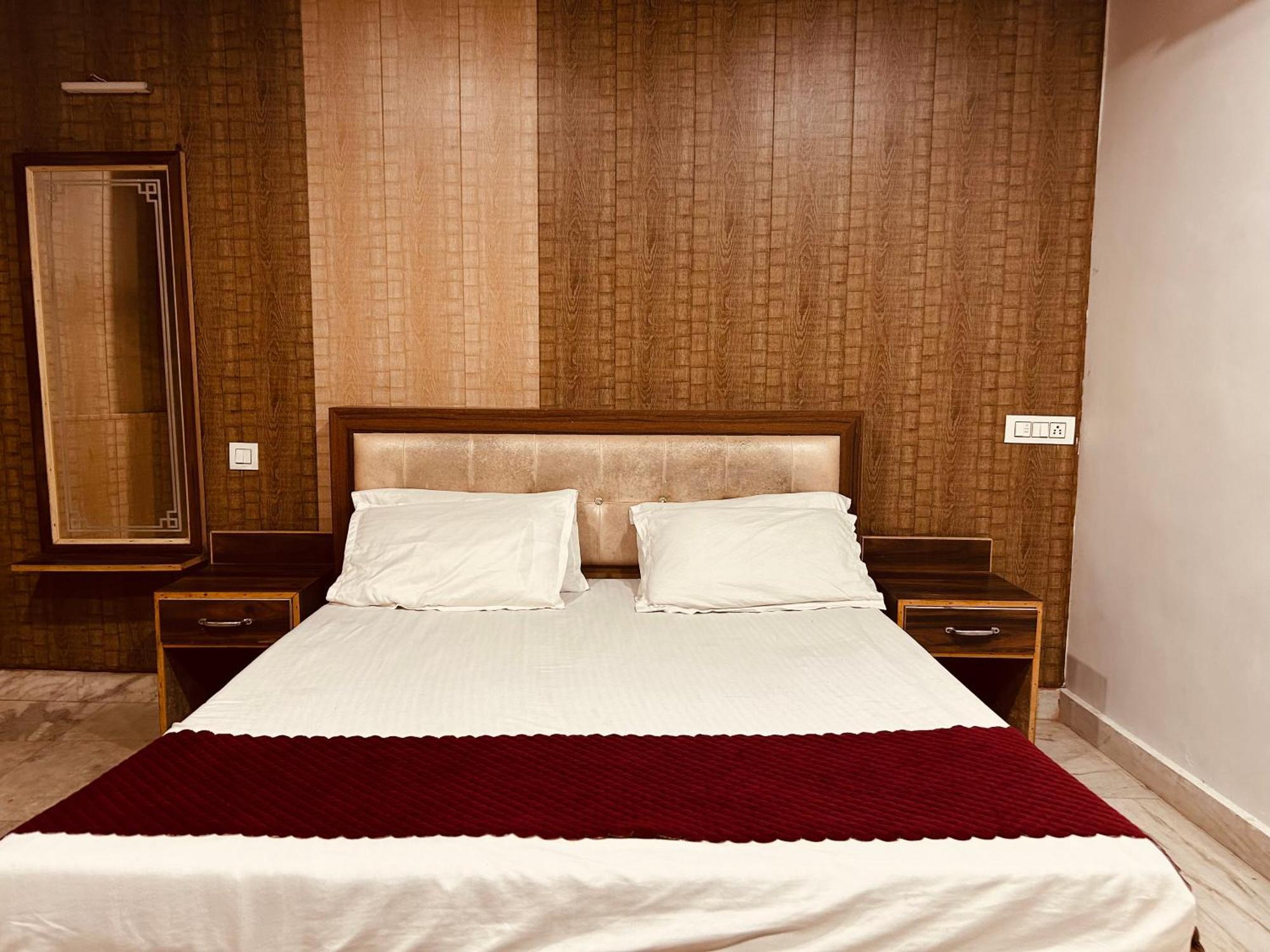 The For You Hotel & Restaurant Rishīkesh Εξωτερικό φωτογραφία