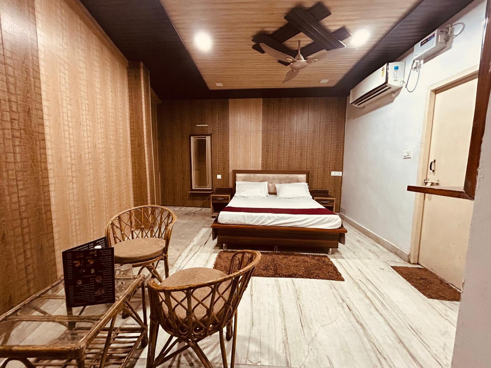 The For You Hotel & Restaurant Rishīkesh Εξωτερικό φωτογραφία