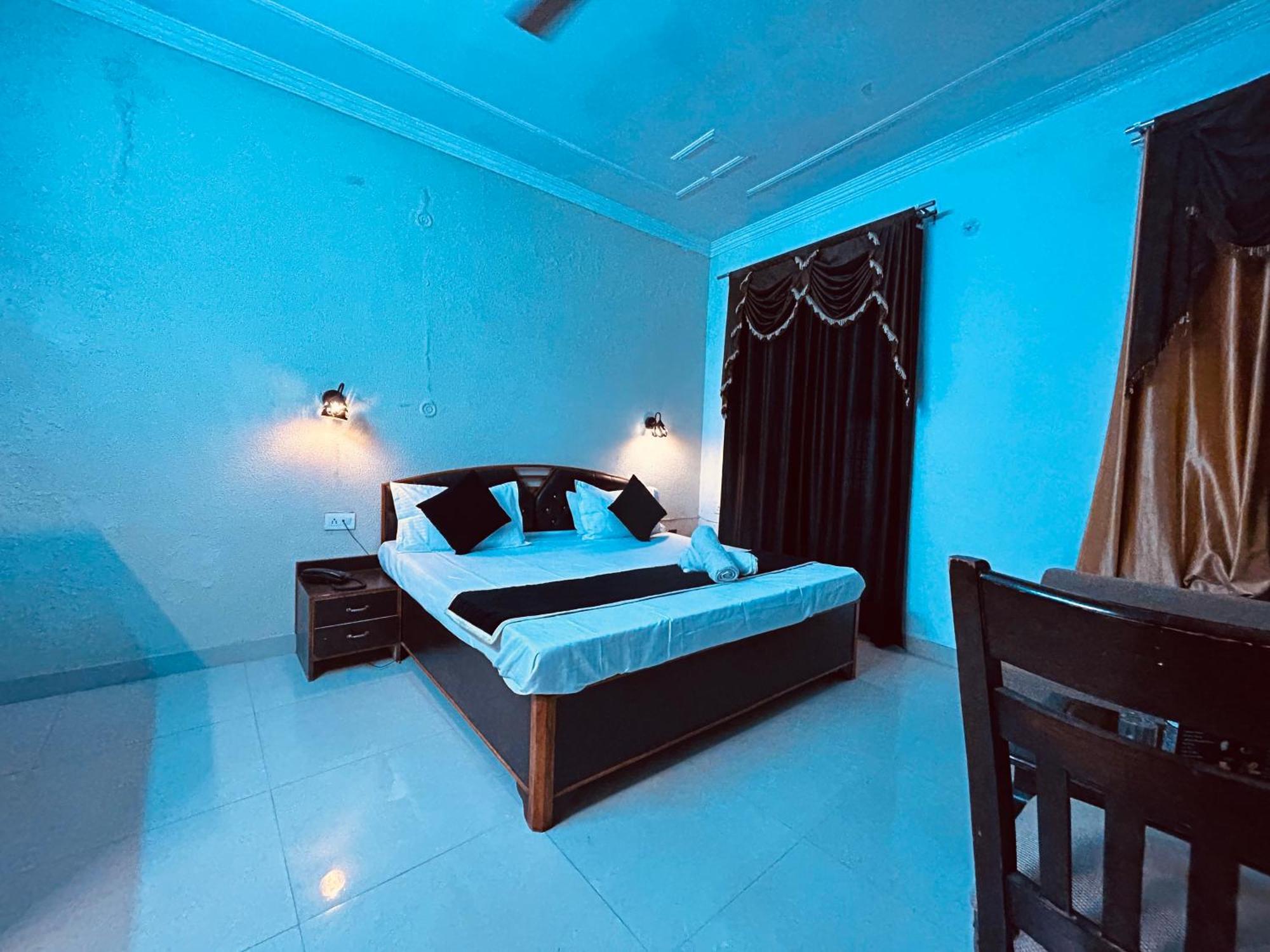The For You Hotel & Restaurant Rishīkesh Εξωτερικό φωτογραφία