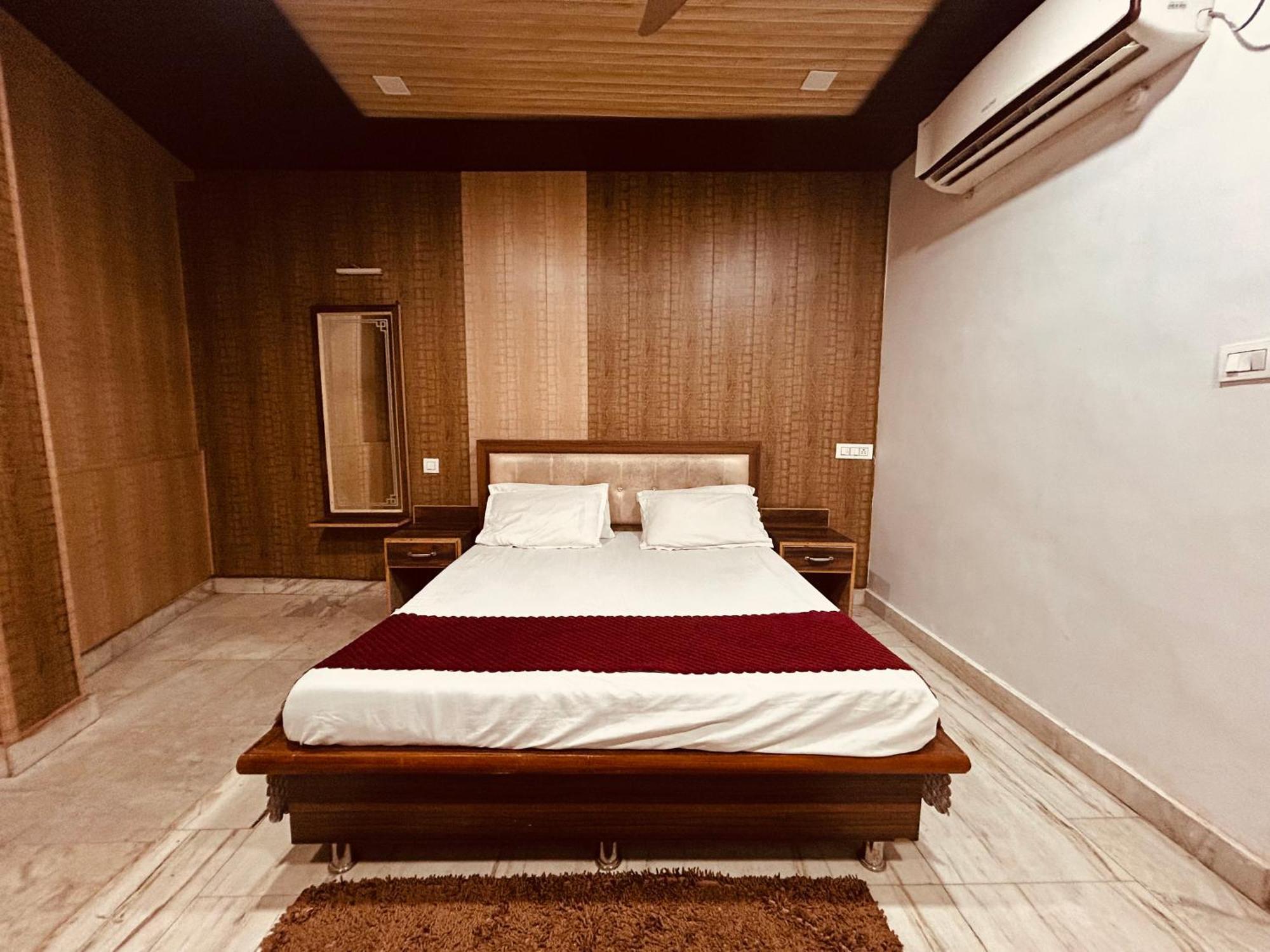 The For You Hotel & Restaurant Rishīkesh Εξωτερικό φωτογραφία