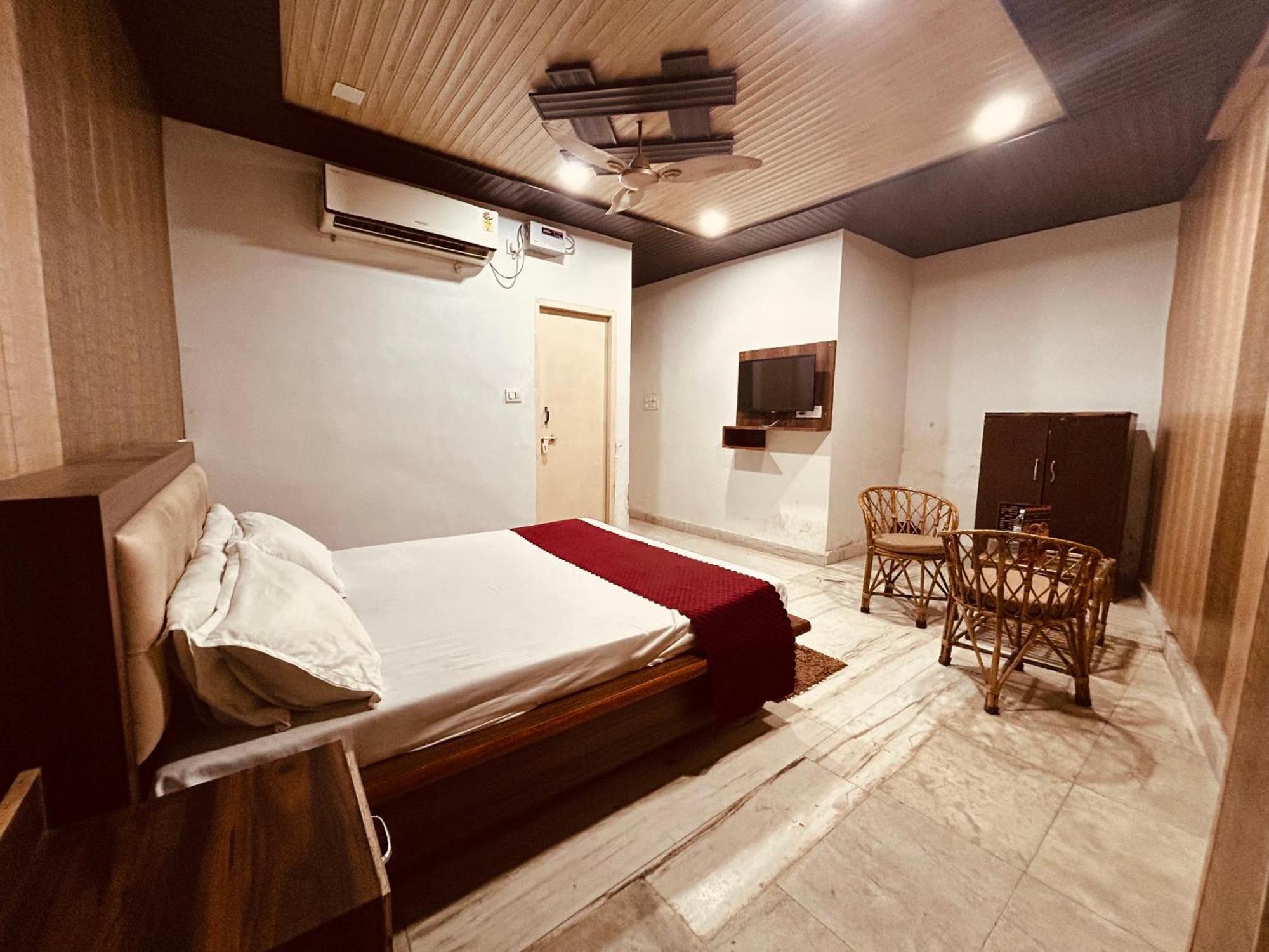 The For You Hotel & Restaurant Rishīkesh Εξωτερικό φωτογραφία