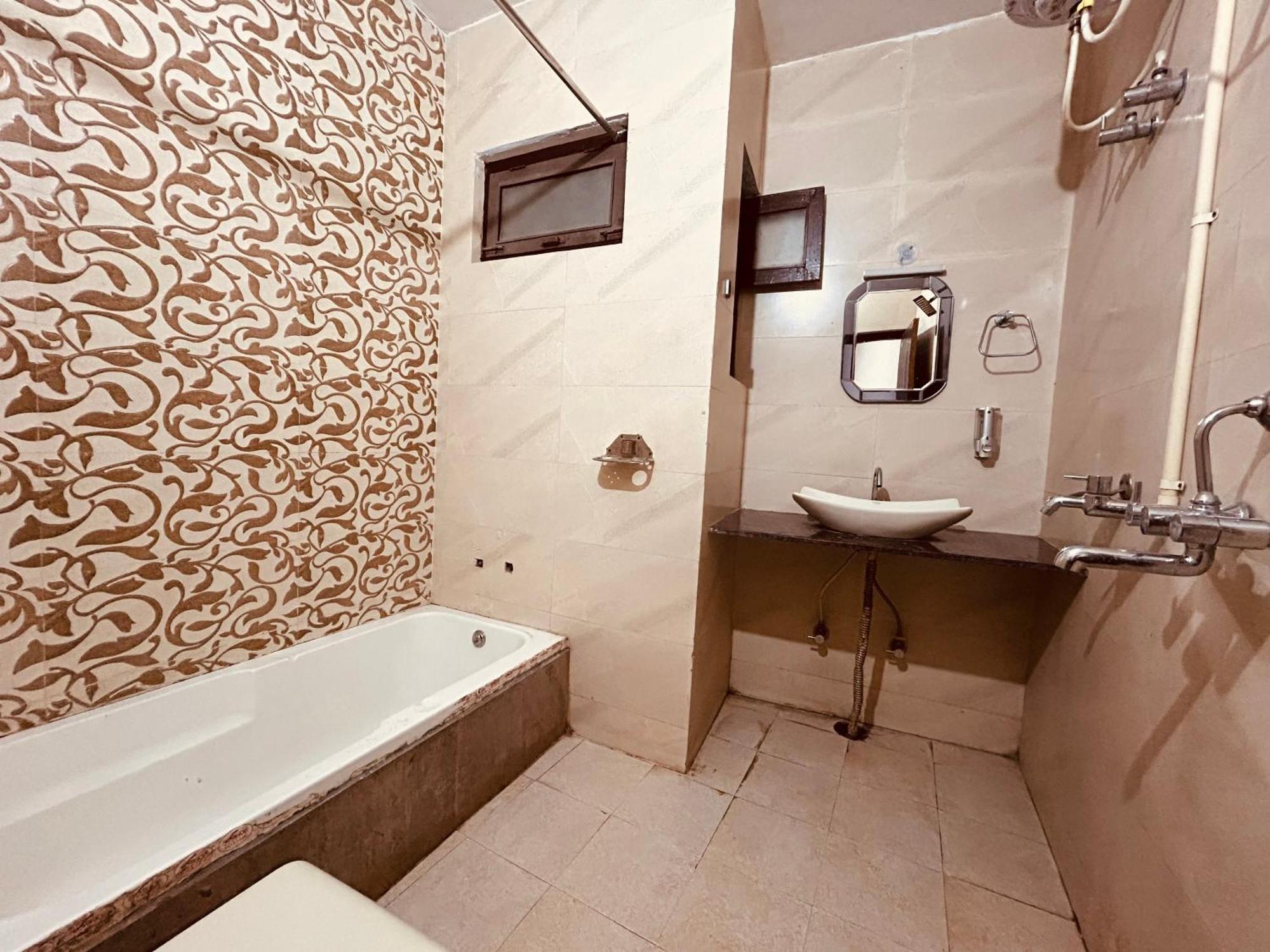 The For You Hotel & Restaurant Rishīkesh Εξωτερικό φωτογραφία