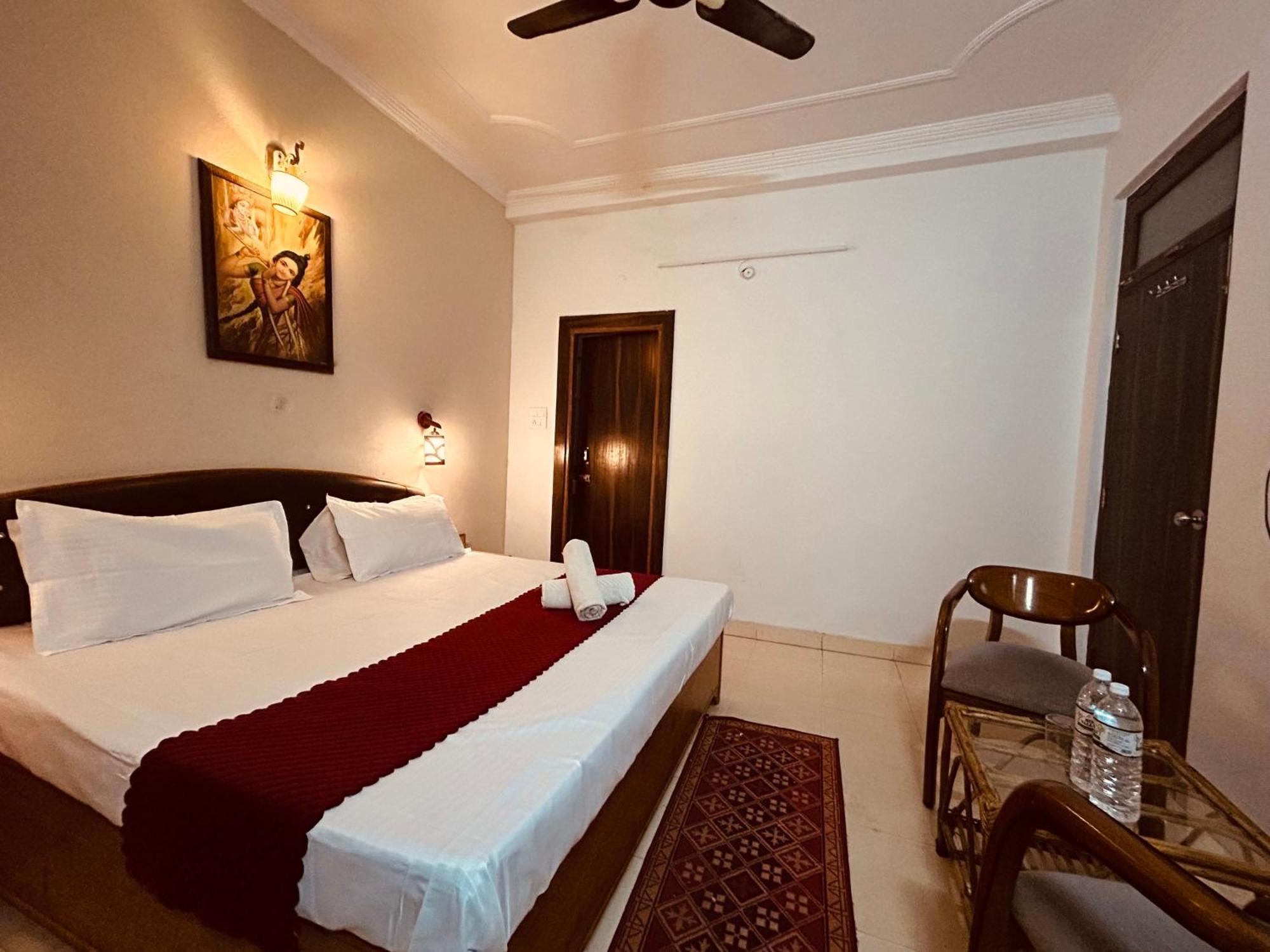 The For You Hotel & Restaurant Rishīkesh Εξωτερικό φωτογραφία