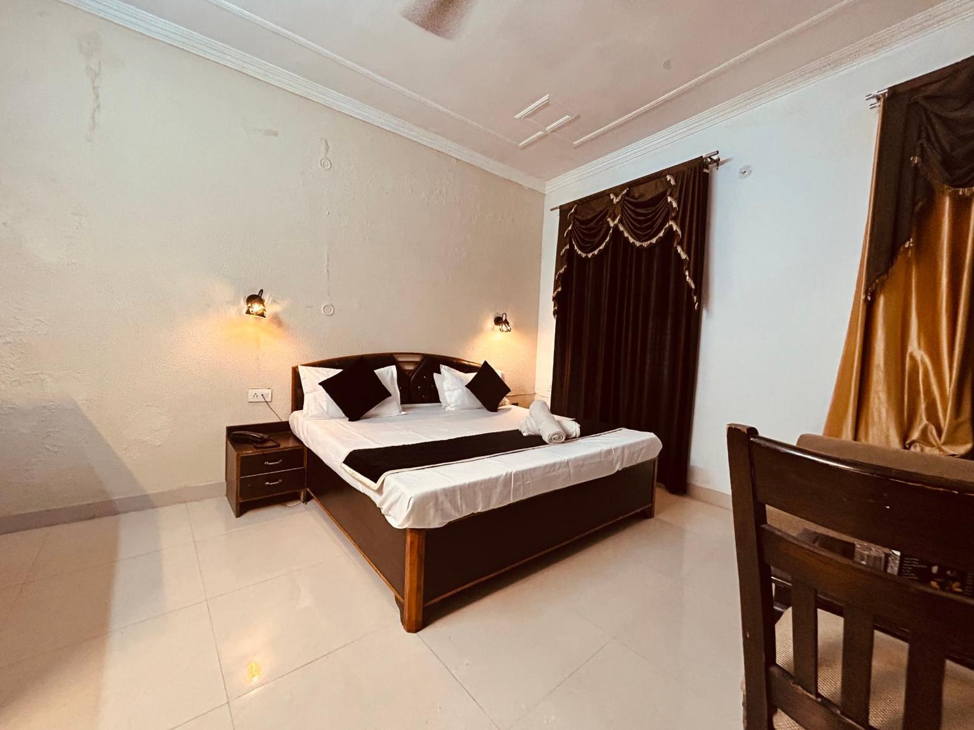 The For You Hotel & Restaurant Rishīkesh Εξωτερικό φωτογραφία